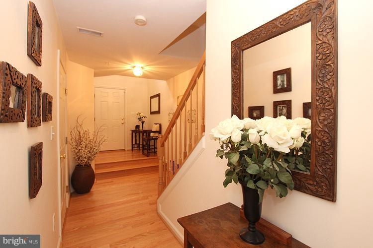 18028 Rockingham Place Germantown, MD 20874 - Photo 8 of 17 Front Hall