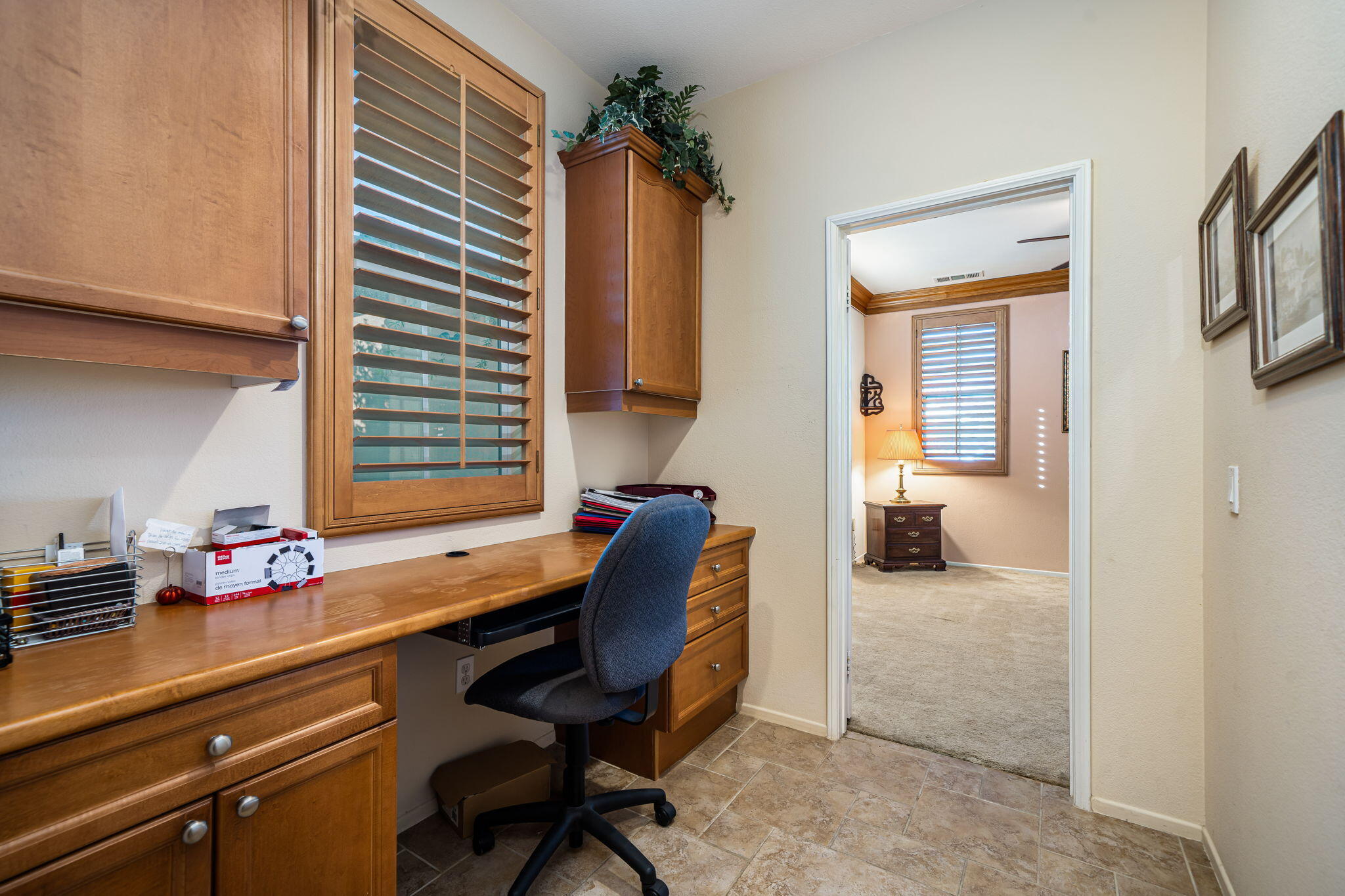 83399 Wagon Road Indio, CA 92203 - Photo 29 of 48 a livingroom with workspace and a window
