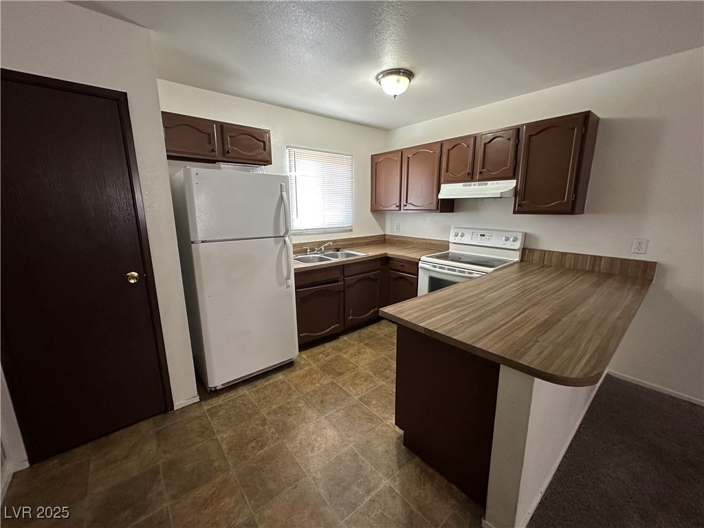 828 North Held Road Las Vegas, NV 89101 - Photo 16 of 31 Unit D Kitchen