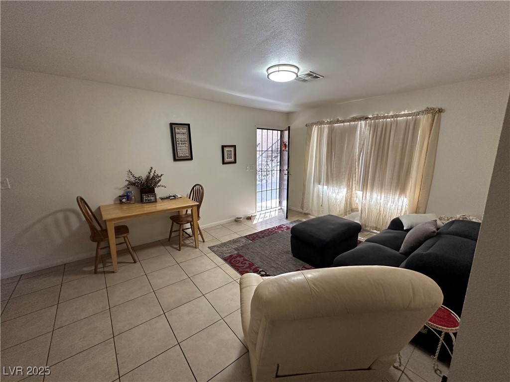828 North Held Road Las Vegas, NV 89101 - Photo 10 of 31 Unit A Living room