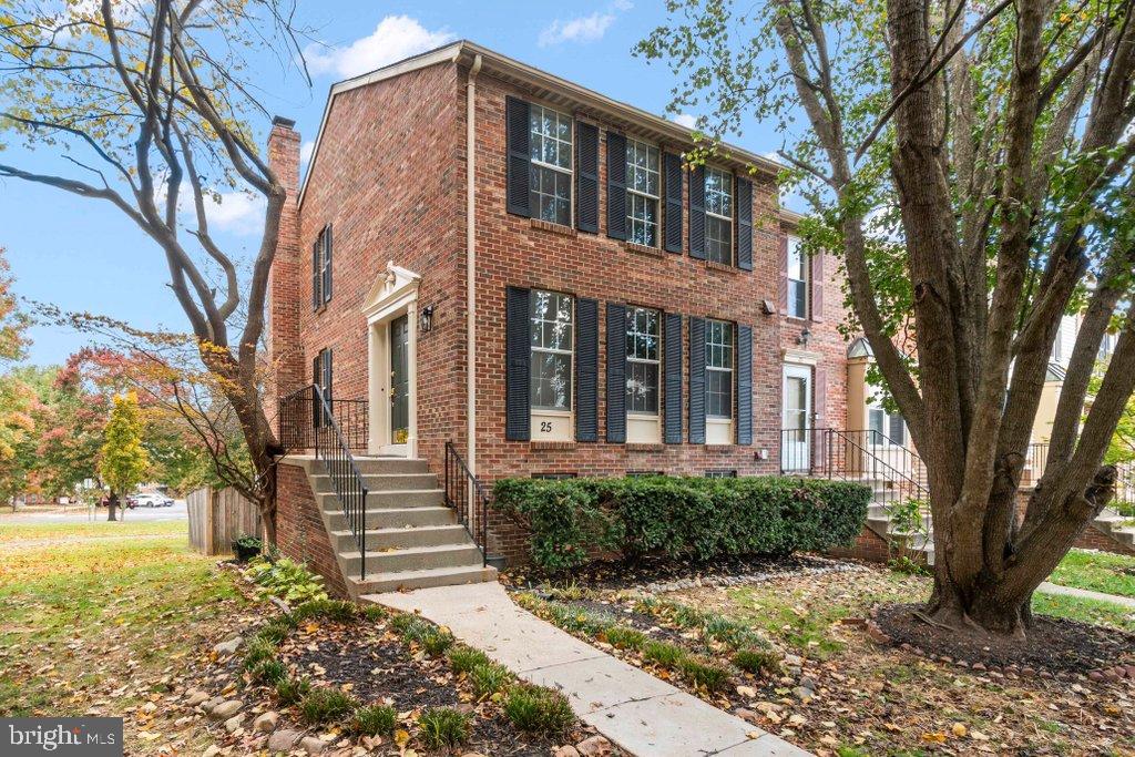 25 Capps Court Gaithersburg, MD 20878 - Photo 1 of 39 a front view of a house with a yard