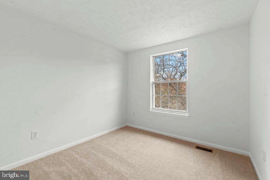 25 Capps Court Gaithersburg, MD 20878 - Photo 20 of 39 an empty room with a window