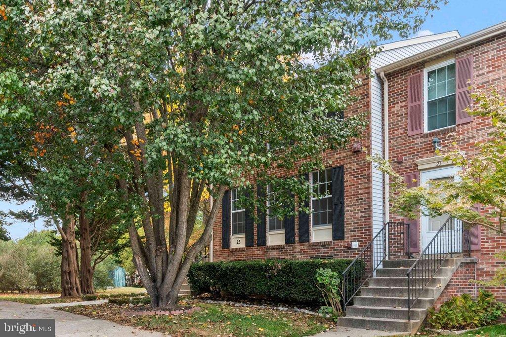 25 Capps Court Gaithersburg, MD 20878 - Photo 39 of 39 a view of a house with a tree