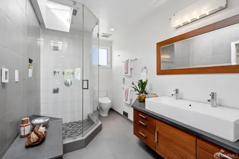 $1,699,000 | 1866 16th Avenue, San Francisco, CA 94122