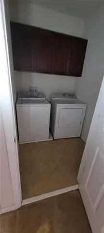 $2,000 | 2230 Riverglen Court, Kissimmee, FL 34746