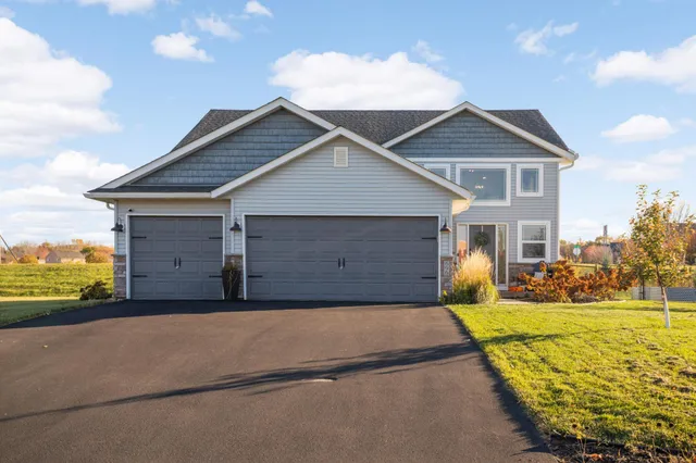 $464,900 | 696 Jutland Avenue, Shakopee, MN 55379