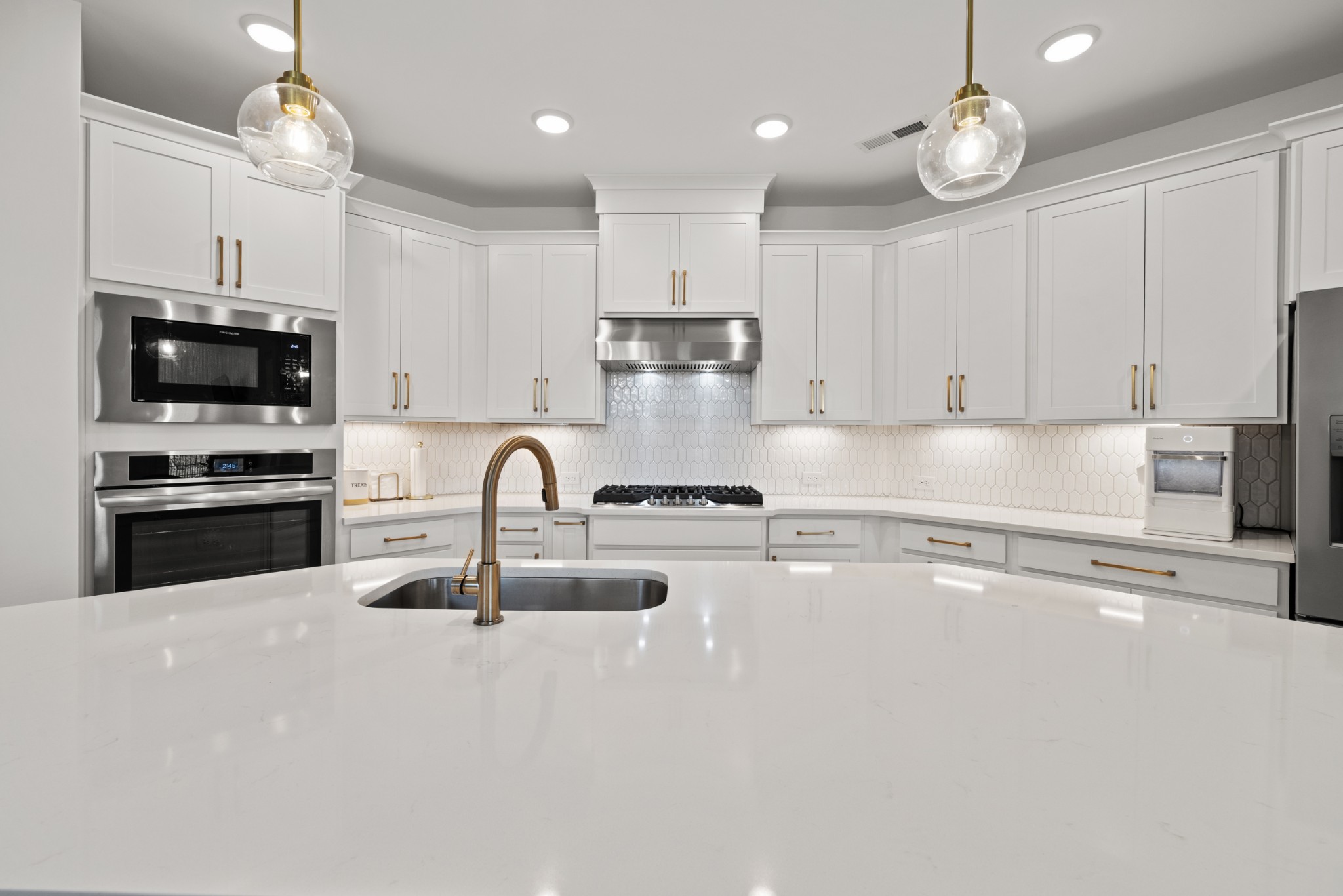 2104 Mackinac Bend Gallatin, TN 37066 - Photo 14 of 23 a kitchen with granite countertop a stove a sink and a microwave