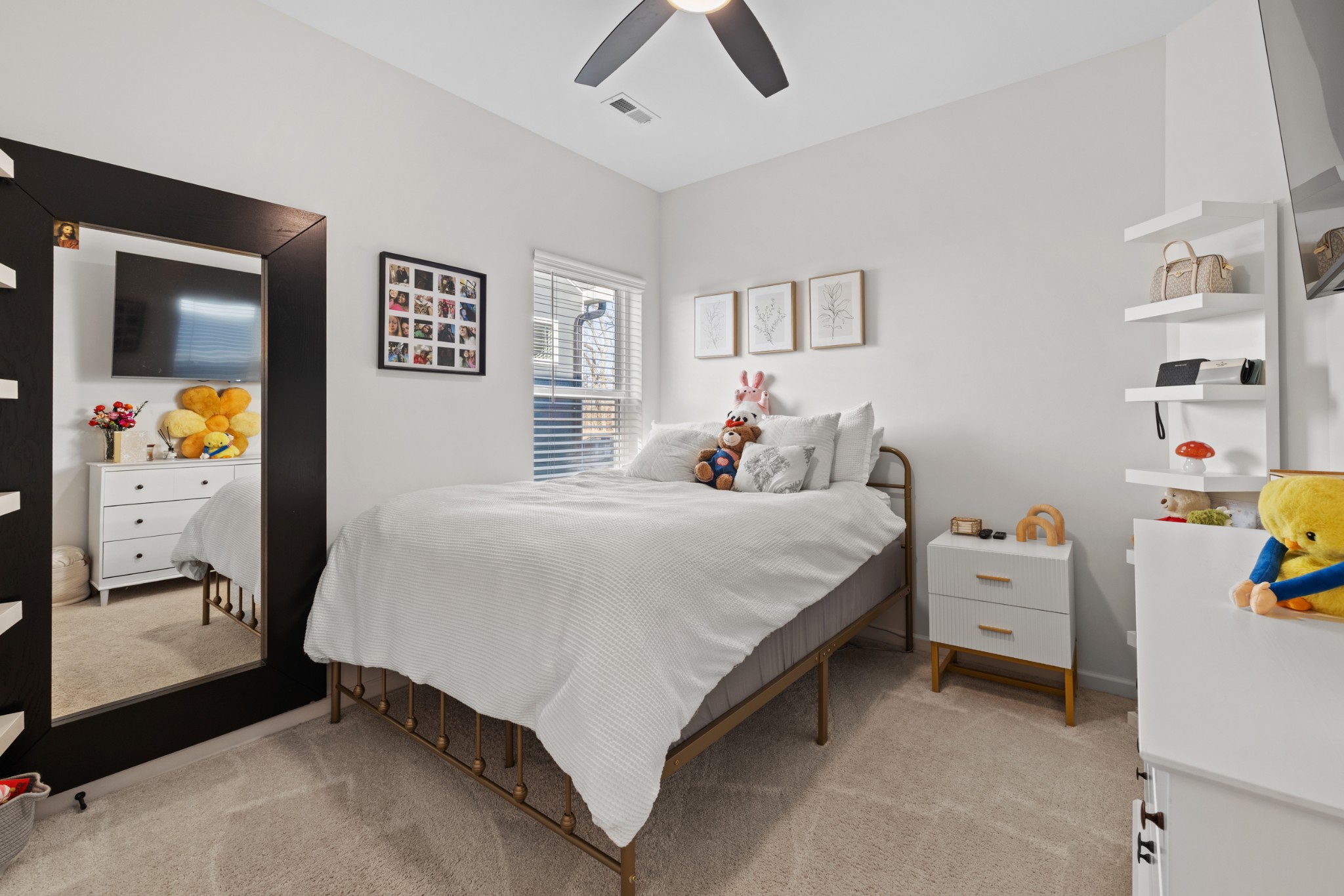 2104 Mackinac Bend Gallatin, TN 37066 - Photo 17 of 23 a bed room with a bed and a painting on the wall