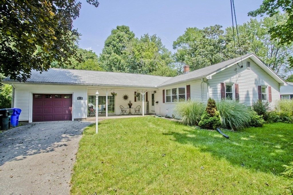 28 Greaney Street Springfield, MA 01104 - Photo 1 of 42 Gallery Image 1