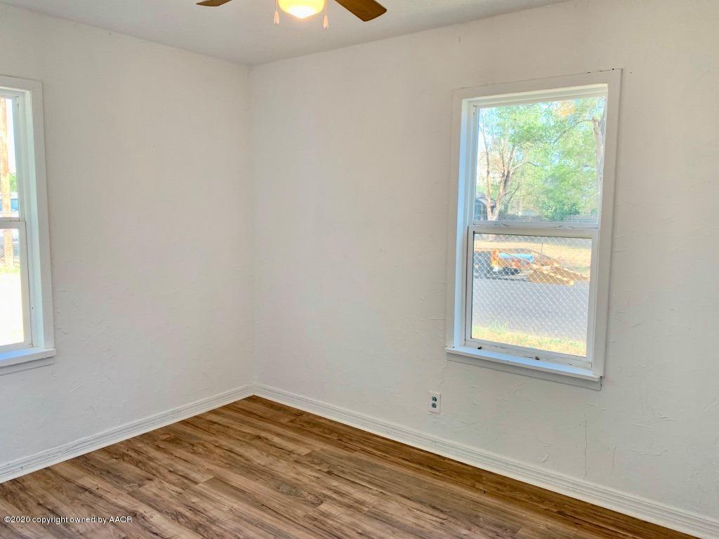 4131 South Harrison Street Amarillo, TX 79110 - Photo 5 of 8 an empty room with a window