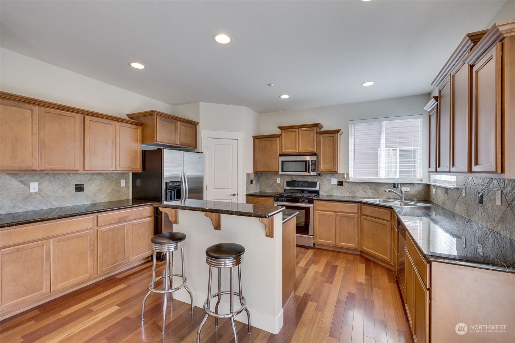 907 South 48th Street Renton, WA 98055 - Photo 3 of 32