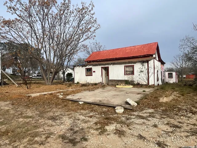 $78,638 | 712 Devine Drive, Devine, TX 78016