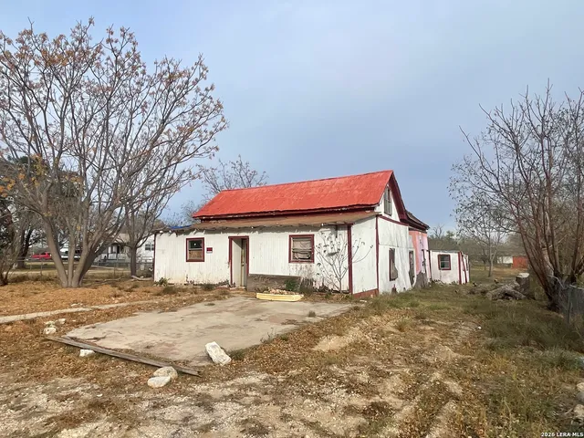 $78,638 | 712 Devine Drive, Devine, TX 78016