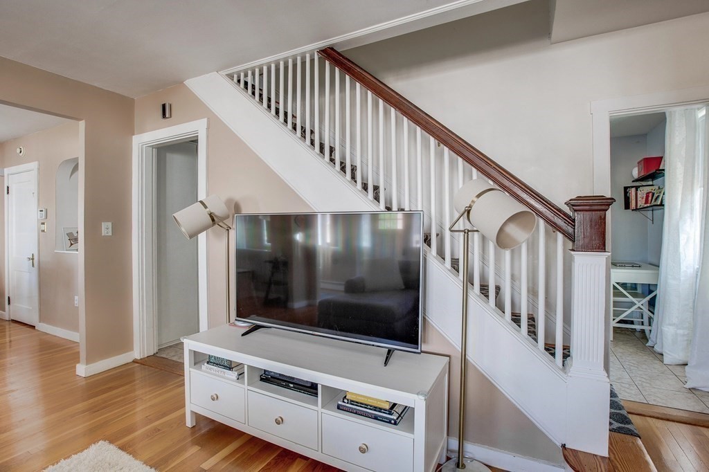 25 Hillside Road Dedham, MA 02026 - Photo 4 of 24 Gallery Image 4