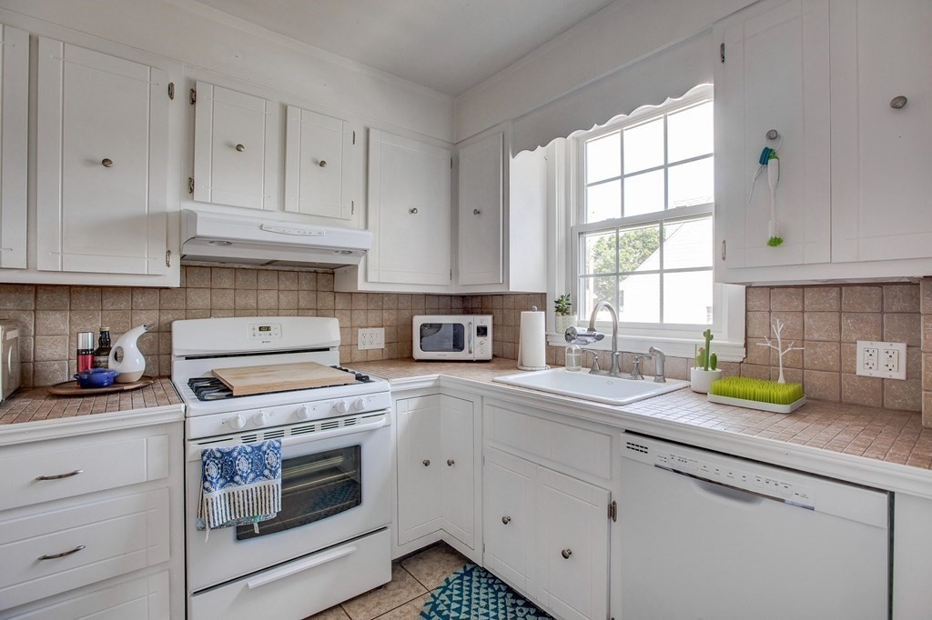 25 Hillside Road Dedham, MA 02026 - Photo 8 of 24 Gallery Image 8
