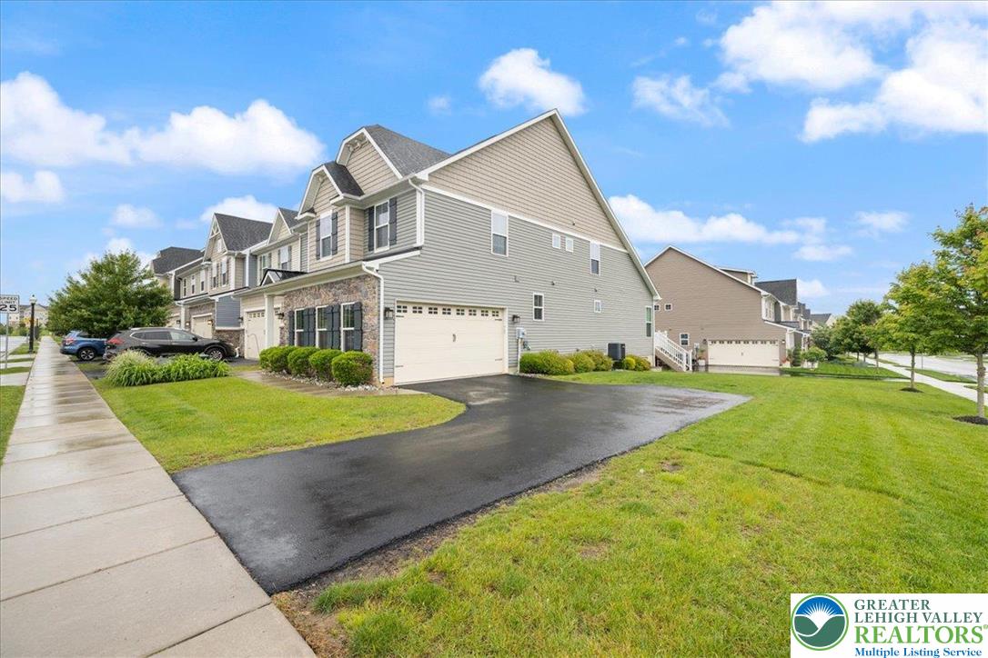 2585 Raya Way Easton, PA 18045 - Photo 3 of 40 Gallery Image 3
