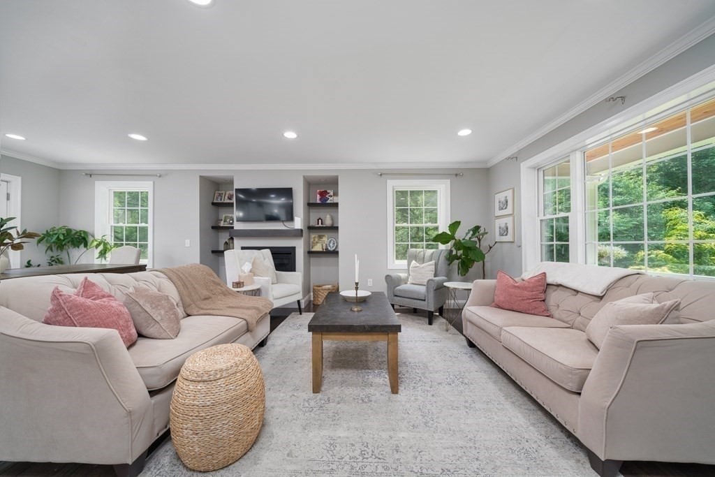 83 Federal Street Agawam, MA 01001 - Photo 4 of 26