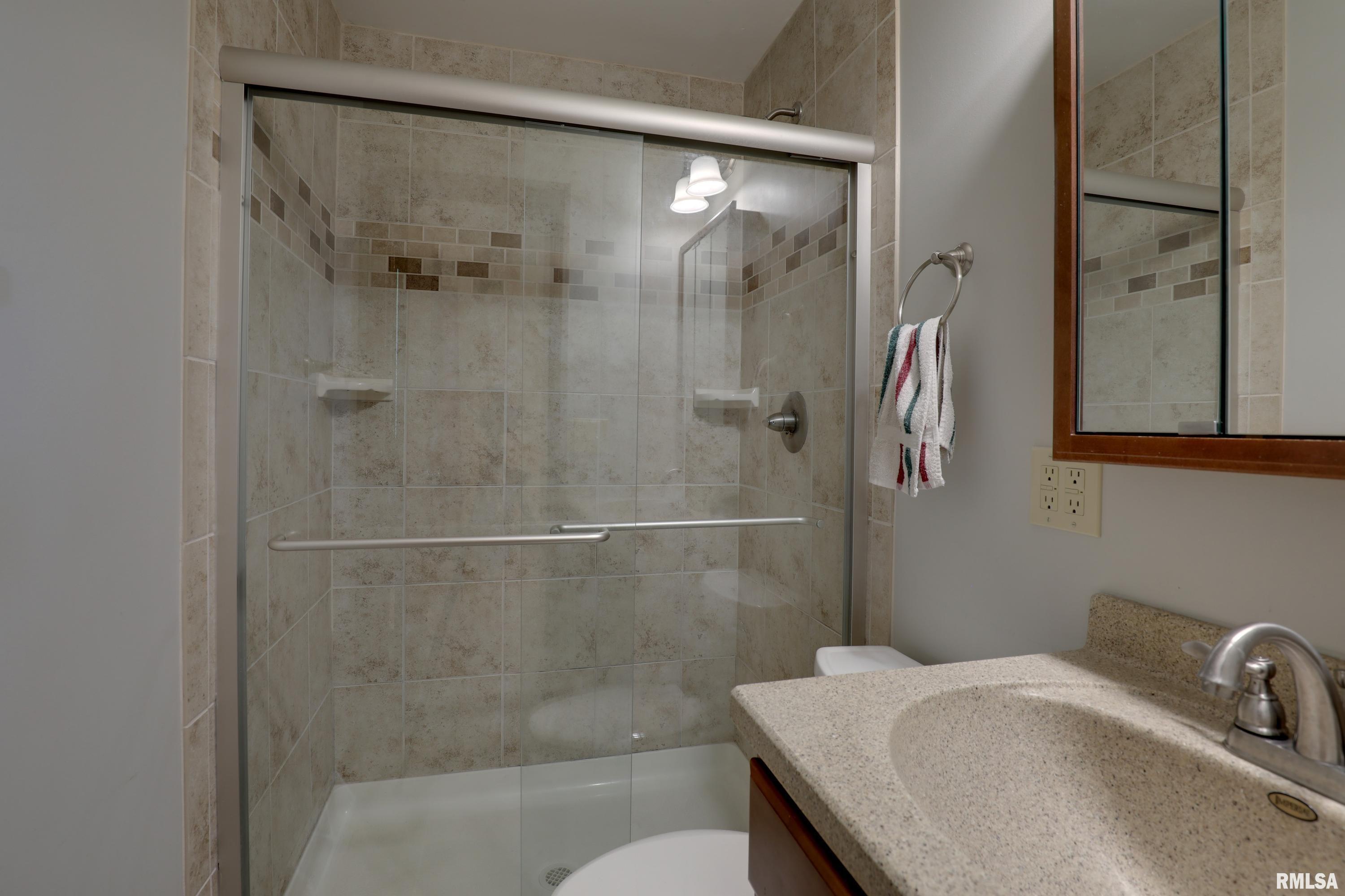 3936 Pine Tree Road Quincy, IL 62305 - Photo 14 of 27 Gallery Image 14