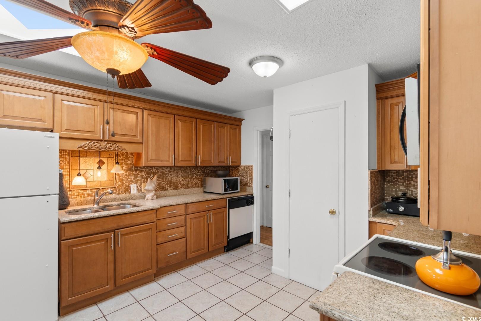 503 Plantation Drive Surfside Beach, SC 29575 - Photo 5 of 38
