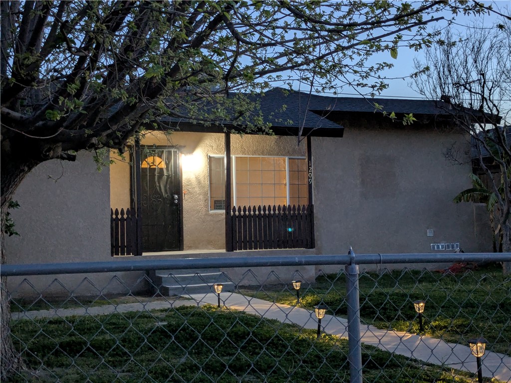 1209 Wilson Road Bakersfield, CA 93304 - Photo 2 of 16