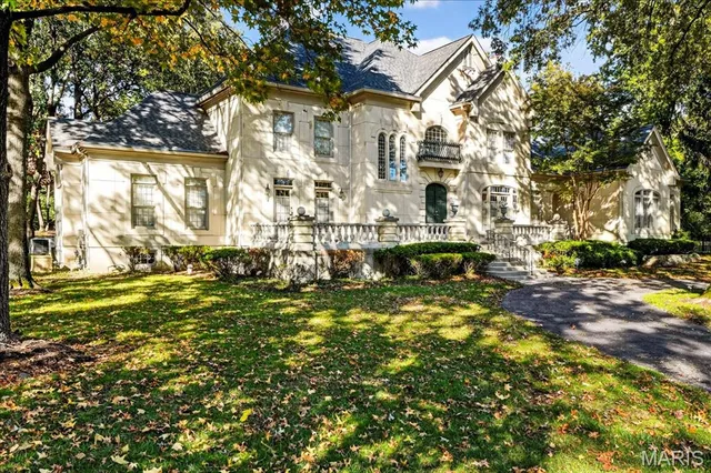 $2,000,000 | 10444 Litzsinger Road, St. Louis, MO 63131