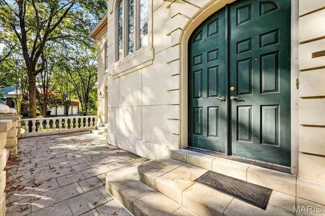 $2,000,000 | 10444 Litzsinger Road, St. Louis, MO 63131