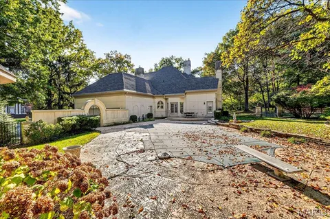 $2,000,000 | 10444 Litzsinger Road, St. Louis, MO 63131