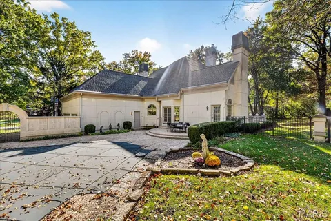 $2,000,000 | 10444 Litzsinger Road, St. Louis, MO 63131