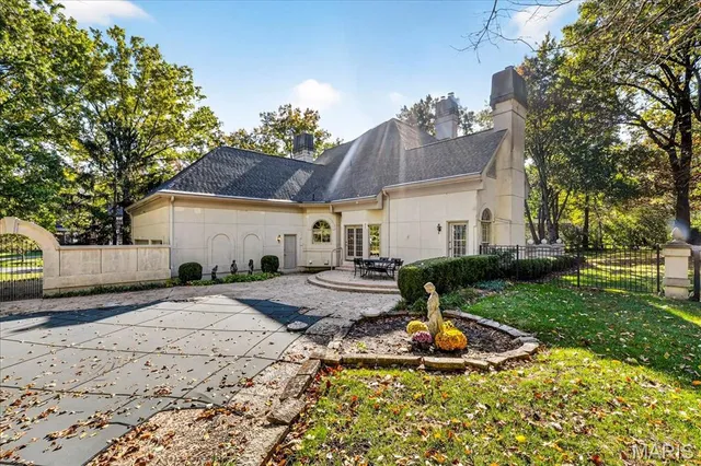 $2,000,000 | 10444 Litzsinger Road, St. Louis, MO 63131