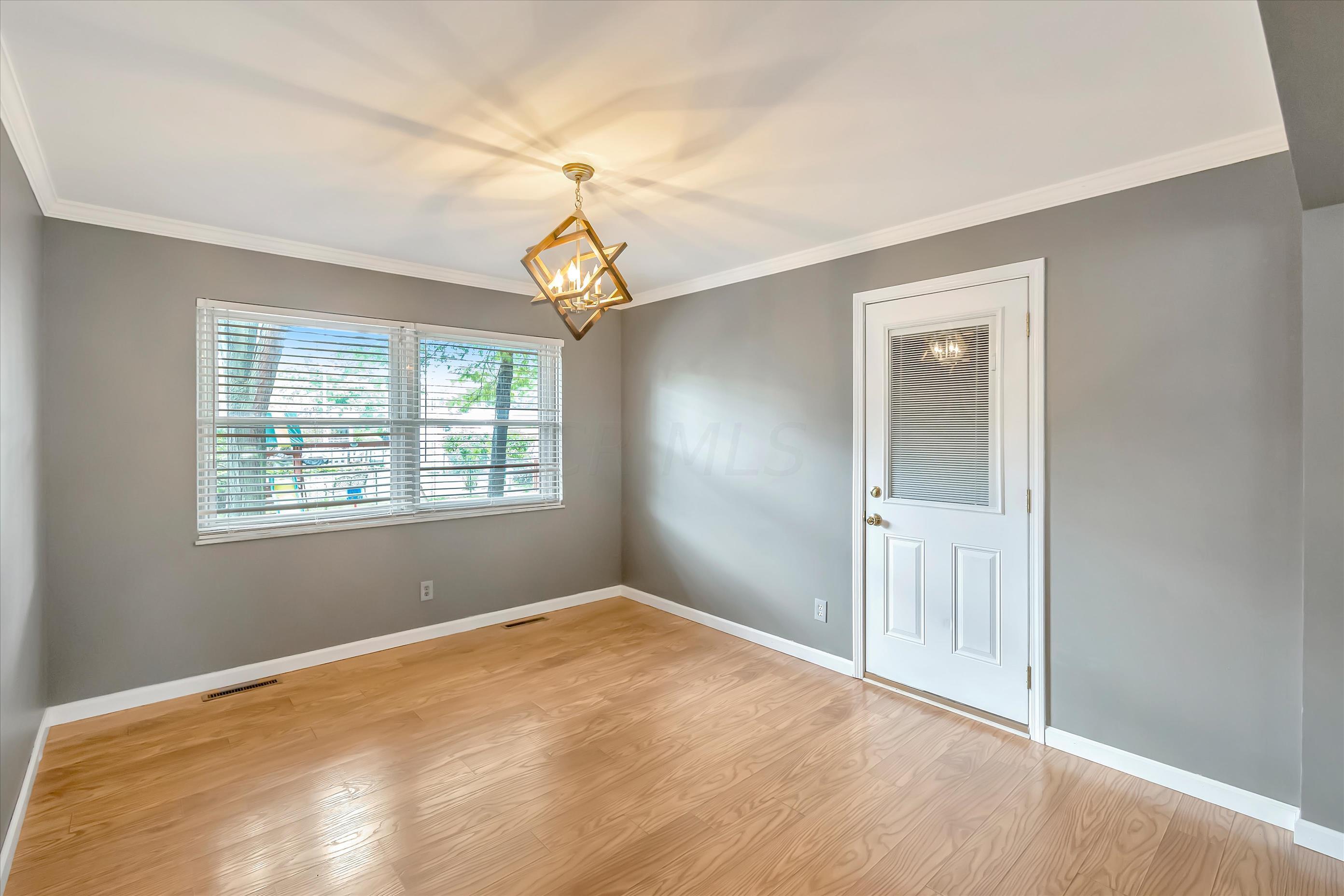 415 James Road Columbus, OH 43230 - Photo 10 of 36 F8_415JamesRd_09