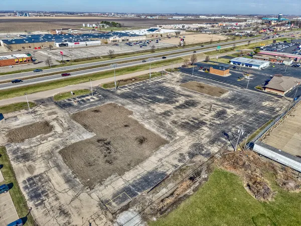 $1,595,000 | 3705 Frontage Road, Peru, IL 61354