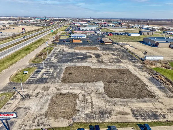 $1,595,000 | 3705 Frontage Road, Peru, IL 61354
