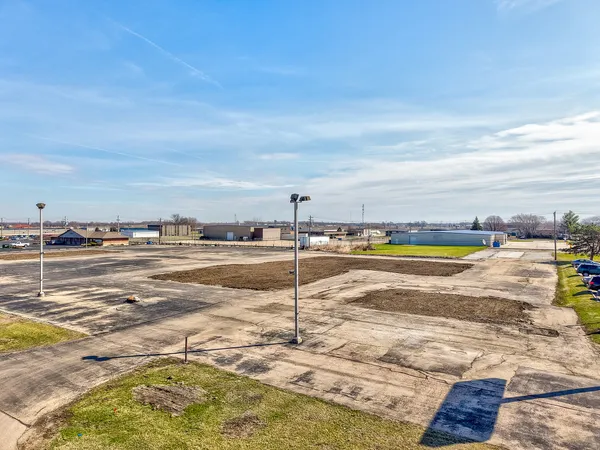$1,595,000 | 3705 Frontage Road, Peru, IL 61354