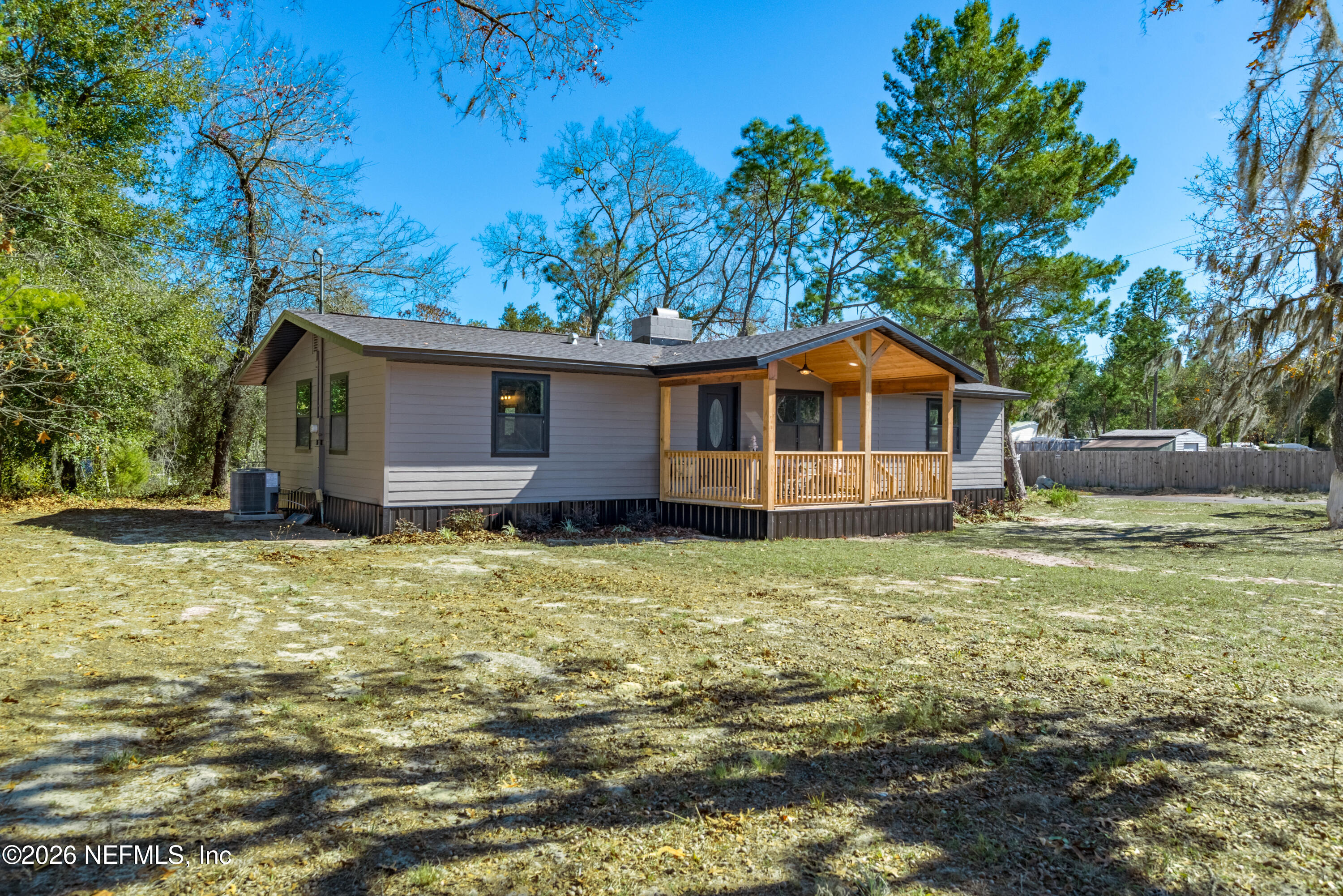 4193 Southeast 8th Avenue Keystone Heights, FL 32656 - Photo 5 of 53 a front view of house with yard and trees