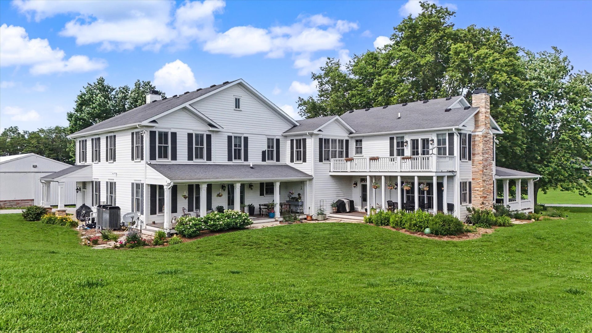 1090 Bucks Pond Road Monticello, IL 61856 - Photo 3 of 132