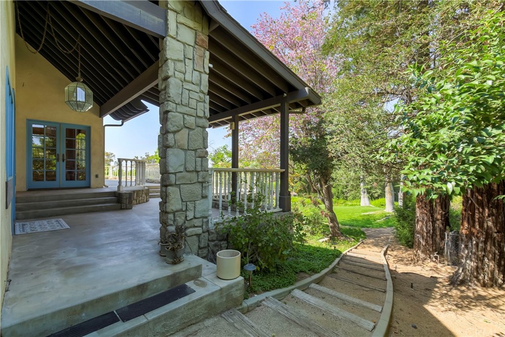 1632 Smiley Heights Drive Redlands, CA 92373 - Photo 59 of 75 a view of outdoor space and yard