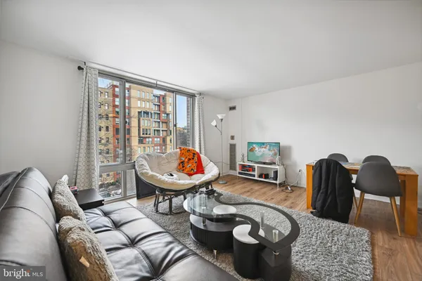 $2,400 | 950 25th Street Northwest, Unit 508N, Washington, DC 20037