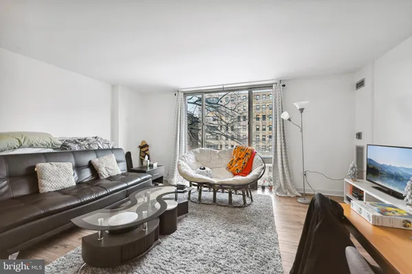 $2,400 | 950 25th Street Northwest, Unit 508N, Washington, DC 20037