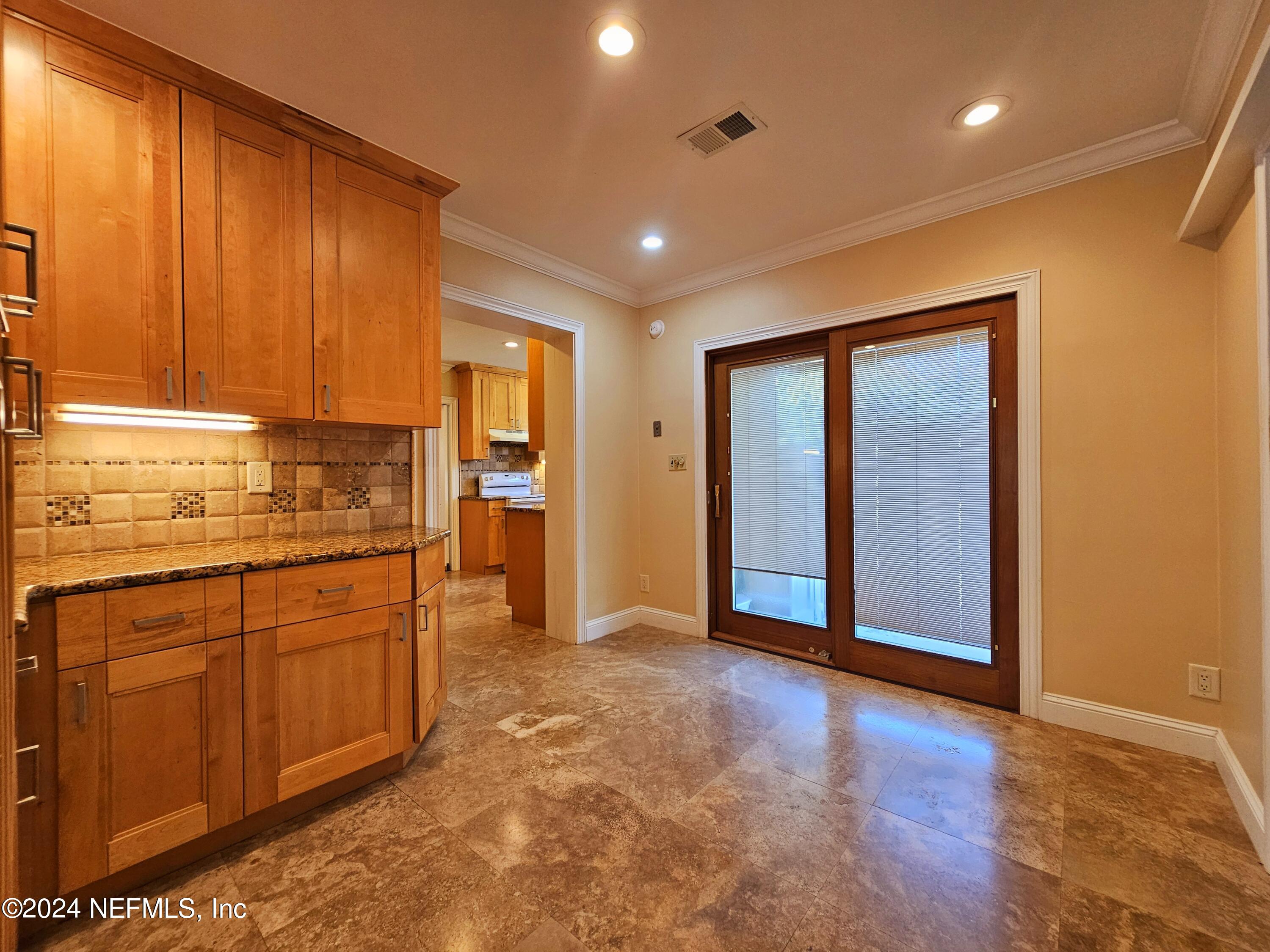 5306 Cruz Road Jacksonville, FL 32207 - Photo 20 of 40 20240315_114159