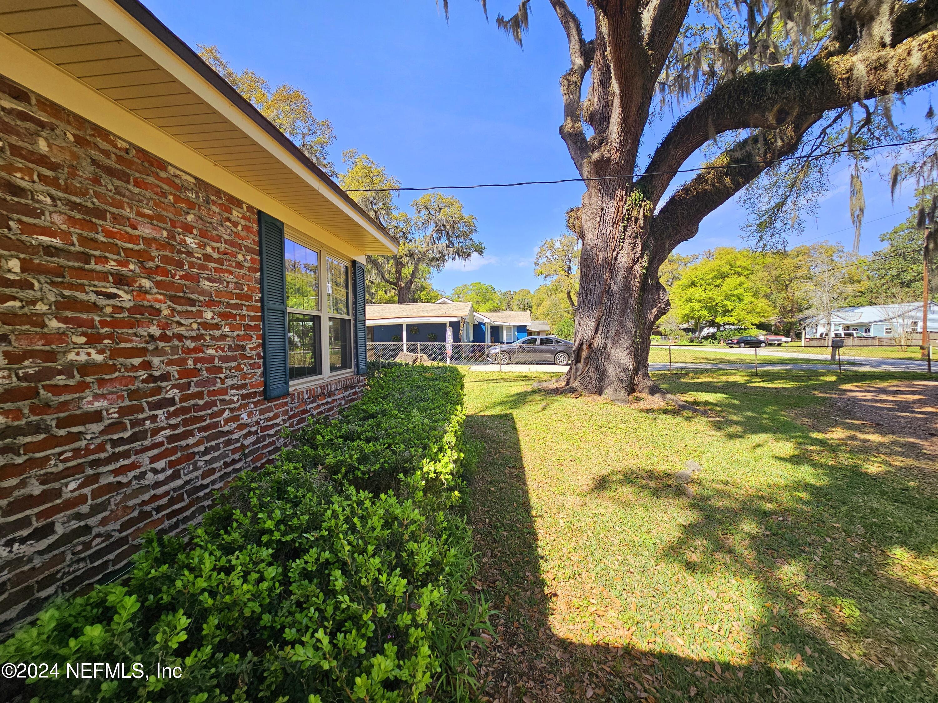 5306 Cruz Road Jacksonville, FL 32207 - Photo 3 of 40 20240315_120826