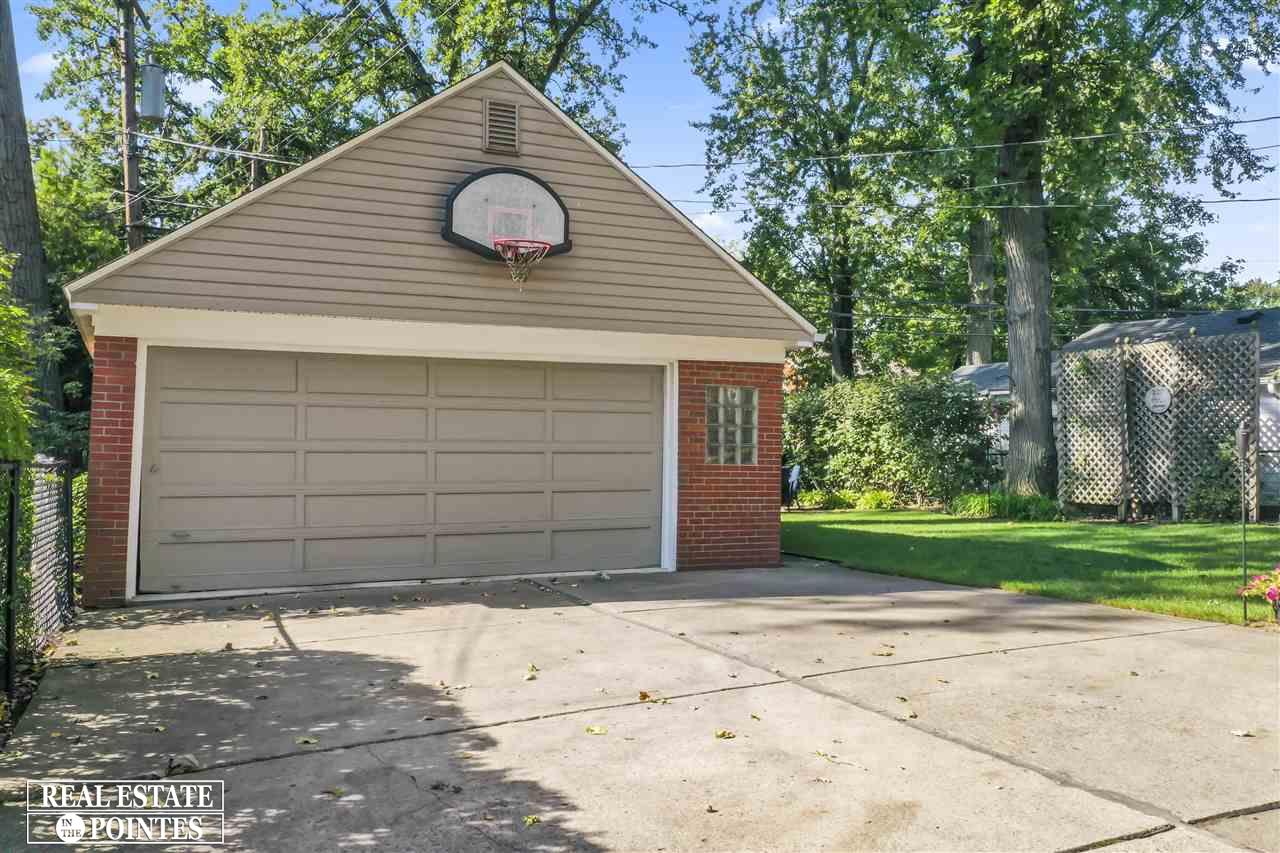 1887 Broadstone Road Grosse Pointe Woods, MI 48236 - Photo 33 of 41