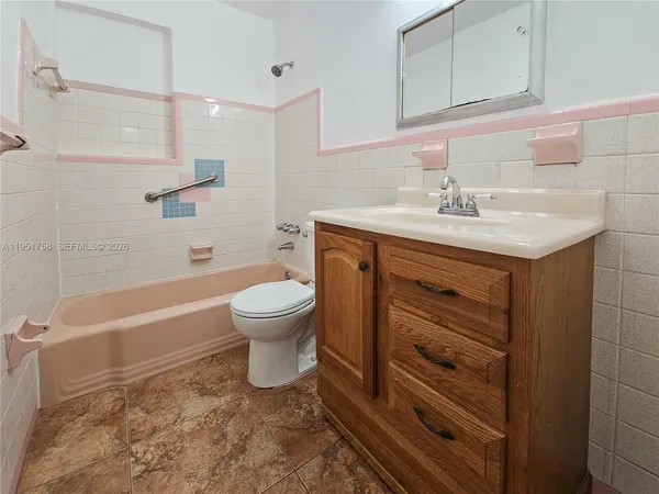 $2,500 | 201 Southwest 30th Court, Unit 201, Miami, FL 33135