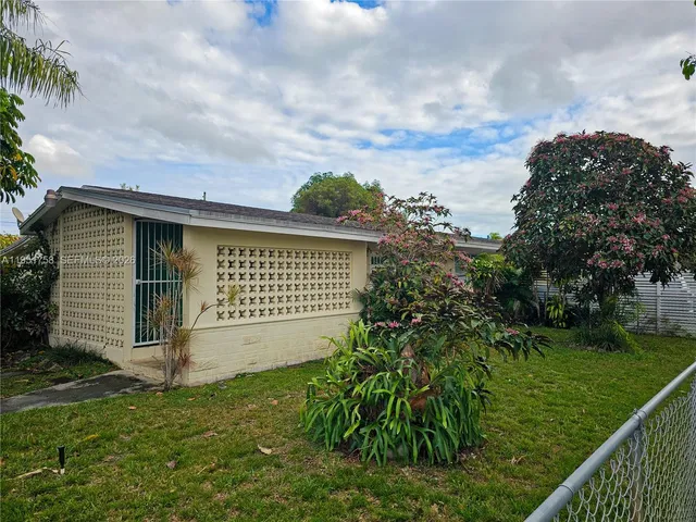 $3,600 | 201 Southwest 30th Court, Unit 201, Miami, FL 33135