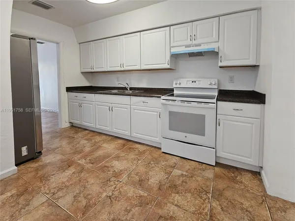 $2,500 | 201 Southwest 30th Court, Unit 201, Miami, FL 33135