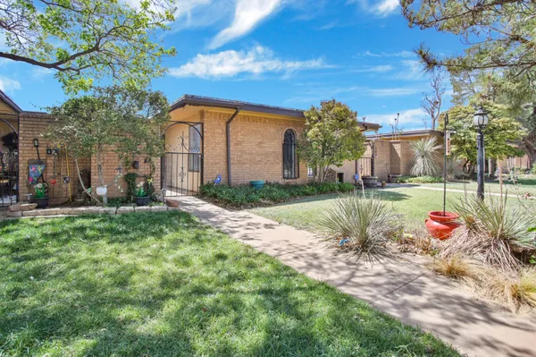 a view of a backyard with a fountain