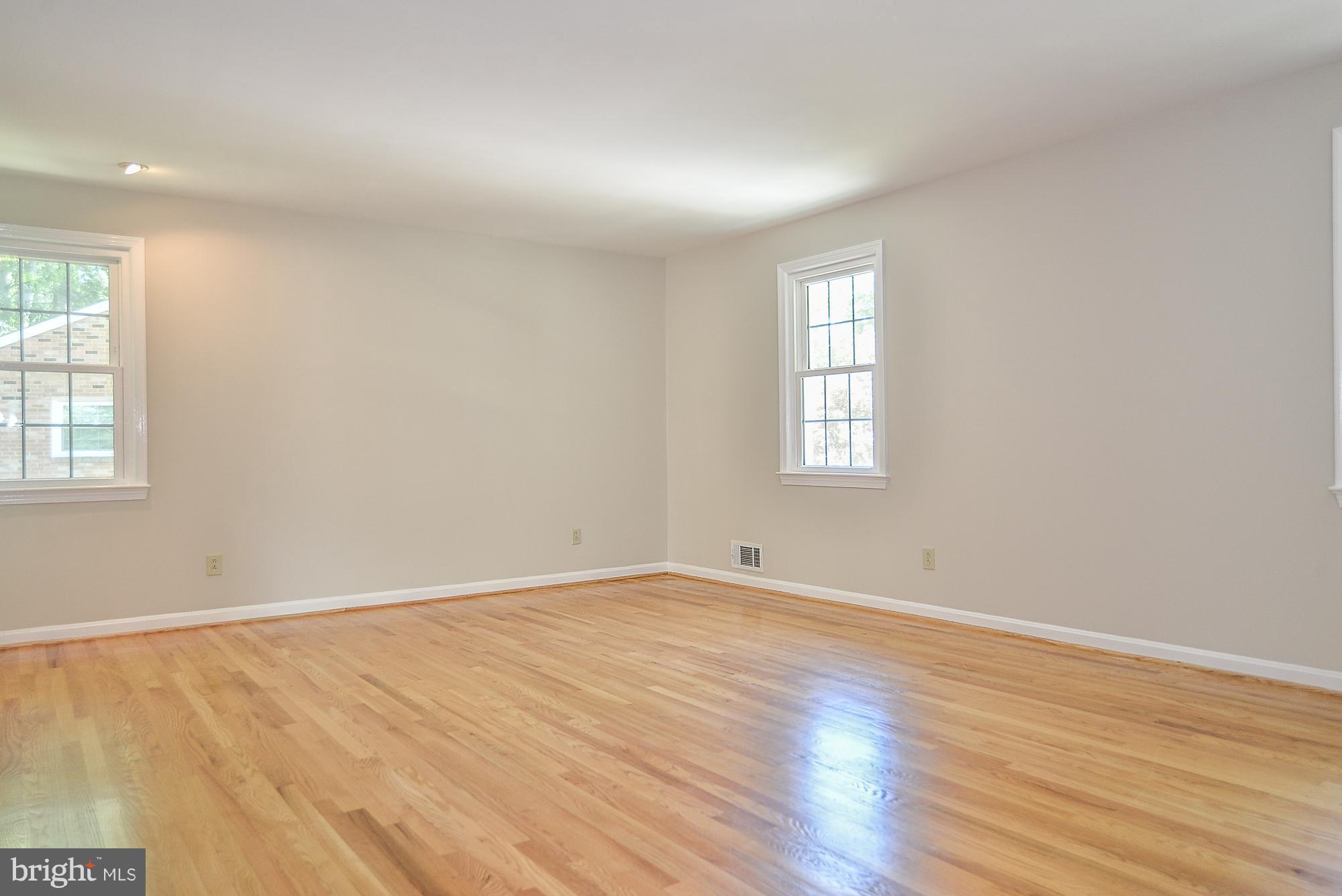 4432 Sleaford Road Annandale, VA 22003 - Photo 19 of 30 Large living room