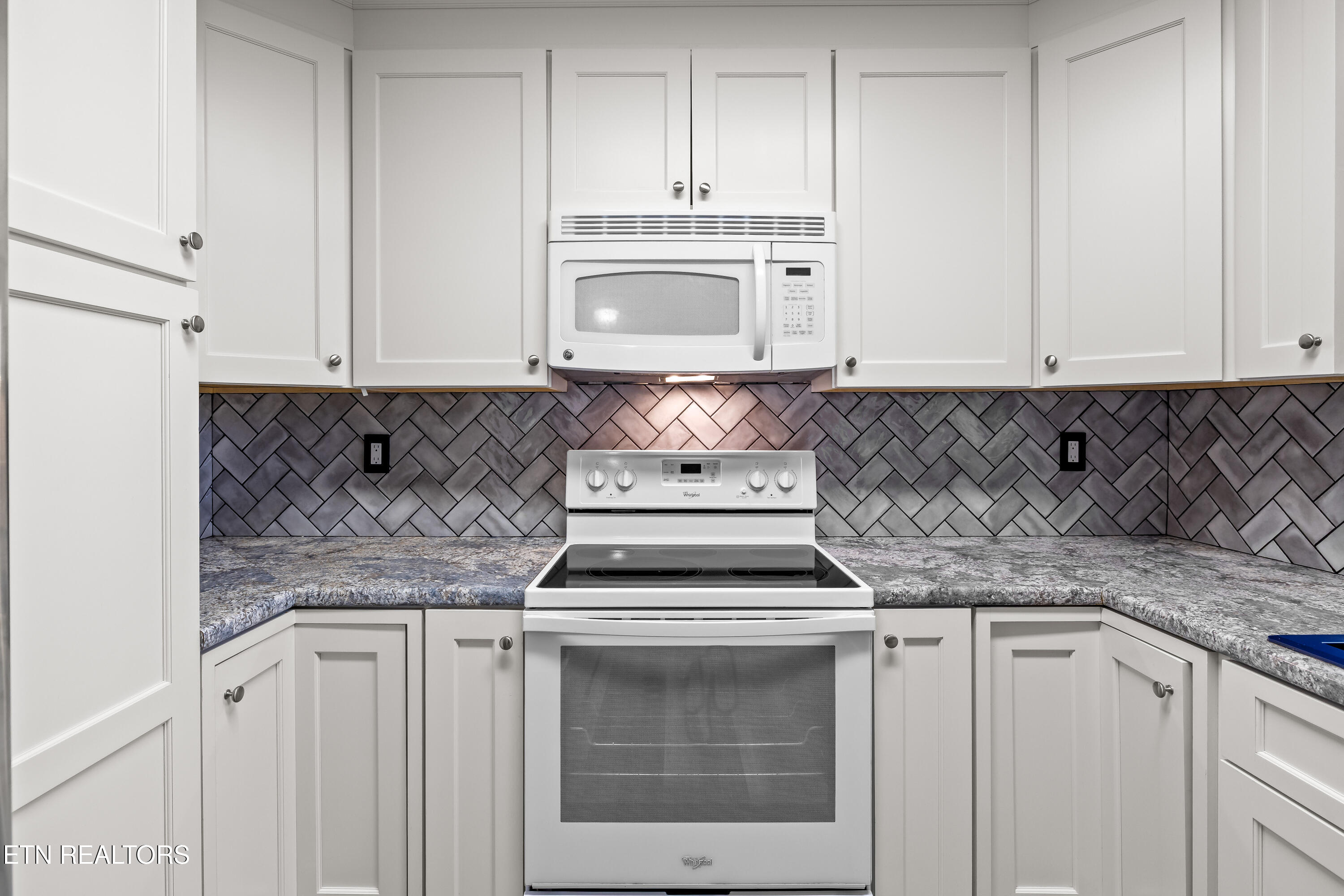 1907 Crest Road Maryville, TN 37804 - Photo 11 of 34 Beautiful Kitchen