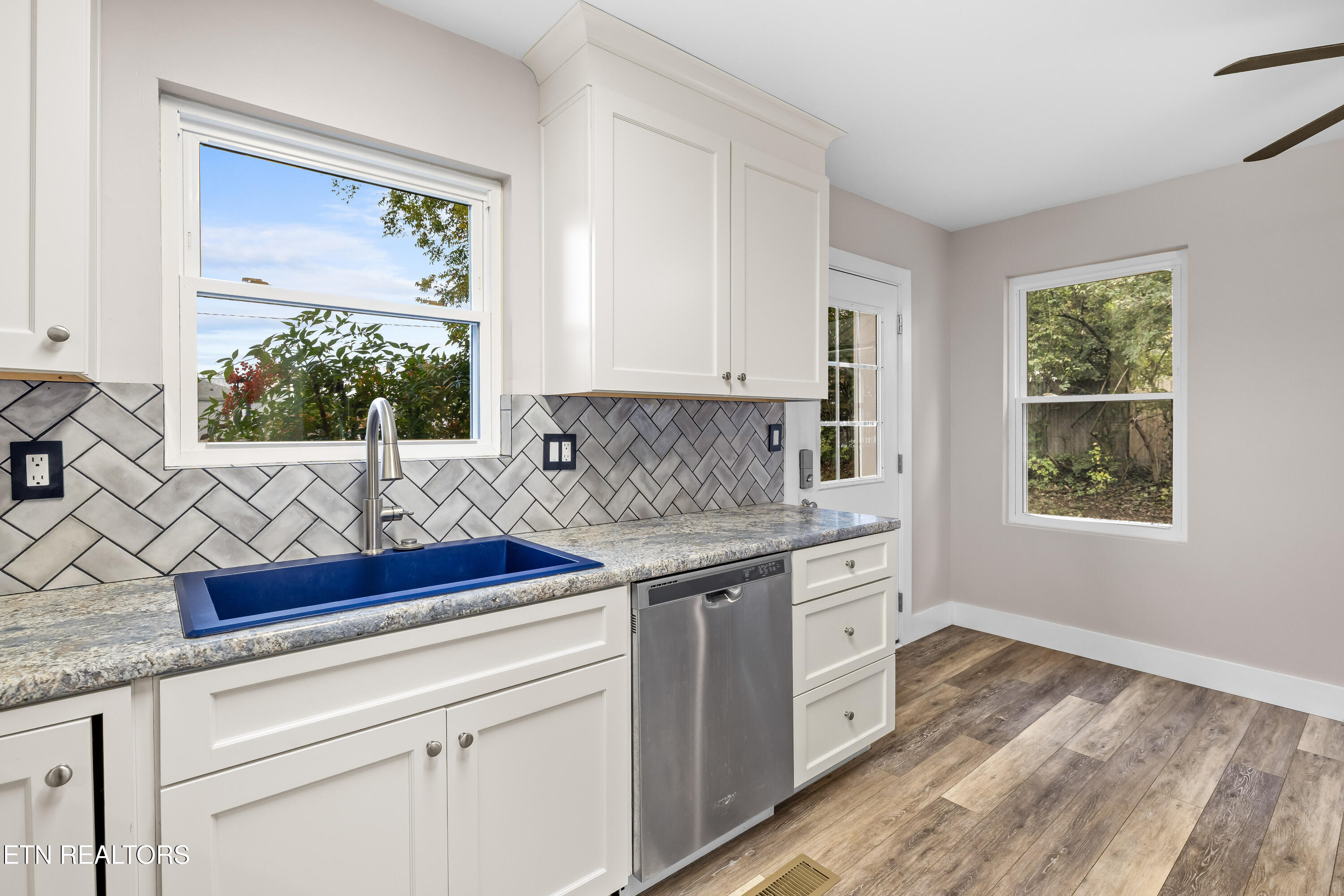 1907 Crest Road Maryville, TN 37804 - Photo 13 of 34 Kitchen