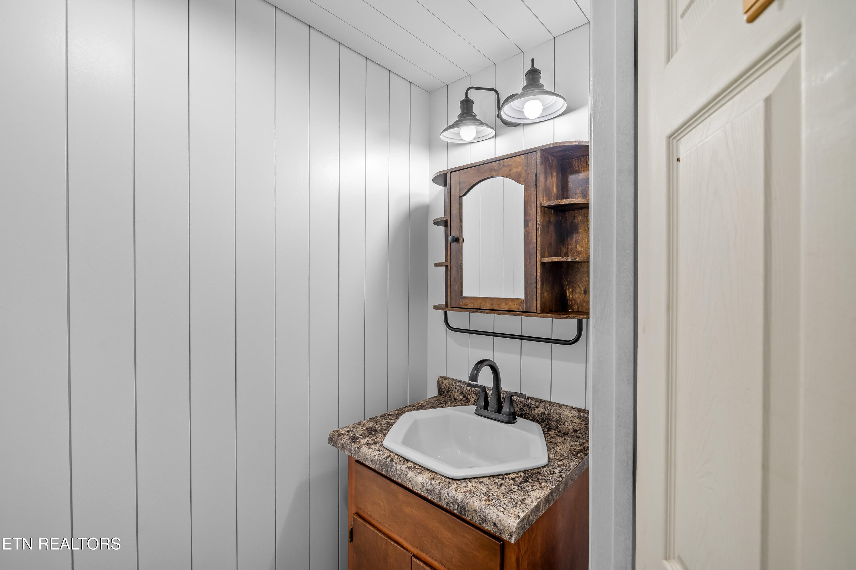 1907 Crest Road Maryville, TN 37804 - Photo 16 of 34 Bath