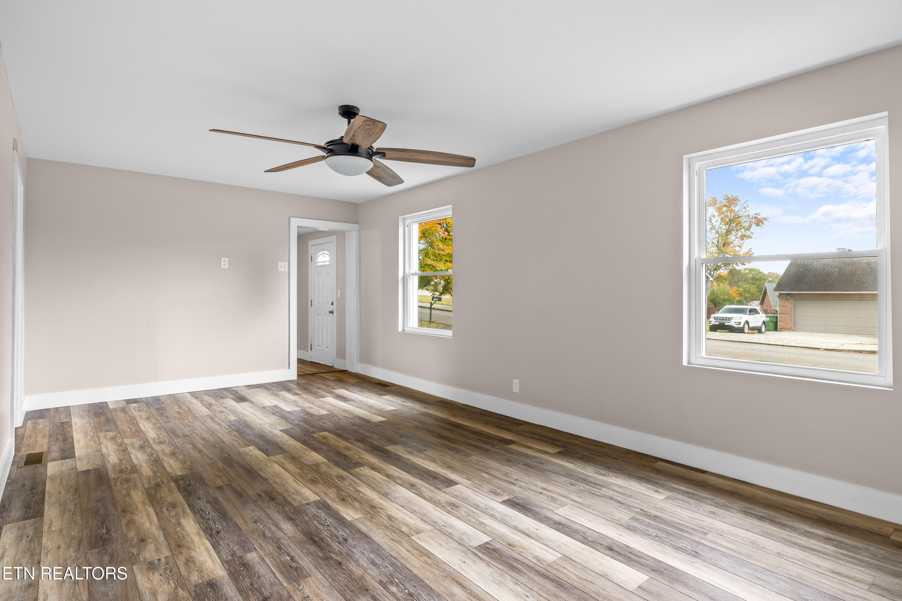 1907 Crest Road Maryville, TN 37804 - Photo 18 of 34 Double Hung Windows